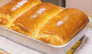 Pão caseiro simples para o lanche da tarde