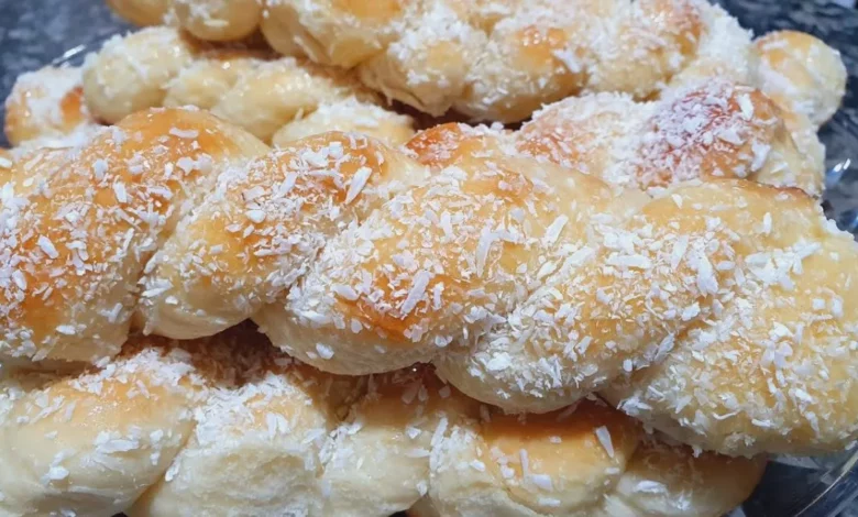 Pão caseiro trançado com coco de liquidificador