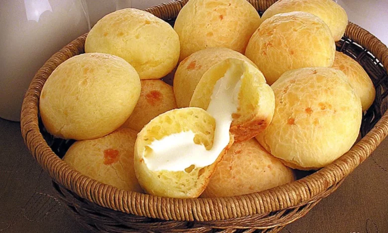 Pão de queijo com recheio de requeijão