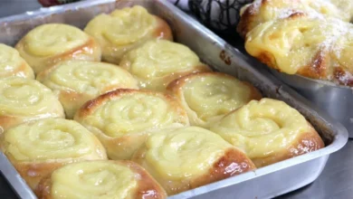 Pão doce de padaria fofinho com cobertura de creme caseiro