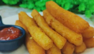 Petisco de boteco: palitos de batata com queijo