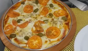 Pizza com massa de batata: veja o passo a passo