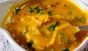 Receita de sopa detox de frango com legumes