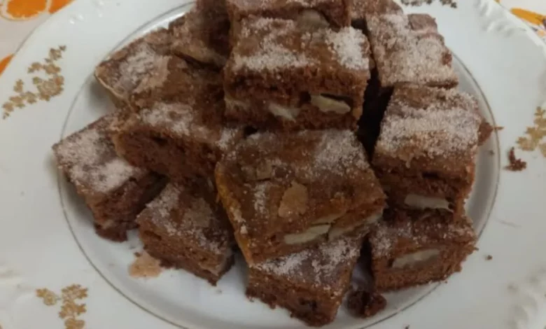 Hoje você vai aprender a preparar uma deliciosa receita de torta de banana com chocolate bem rápido e fácil de fazer.