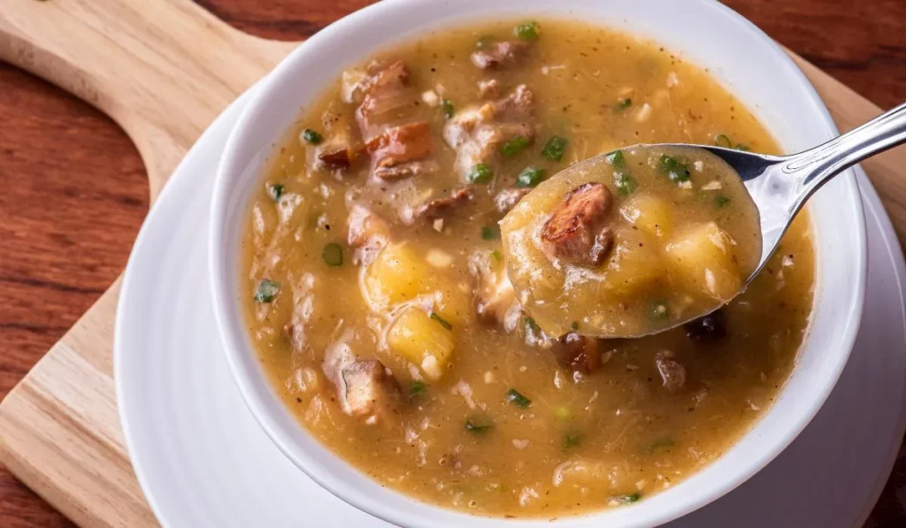 Caldo de mandioquinha com bacon