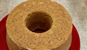 Bolo de amendoim simples para o café