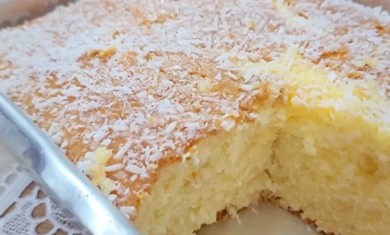 Bolo de maisena com coco