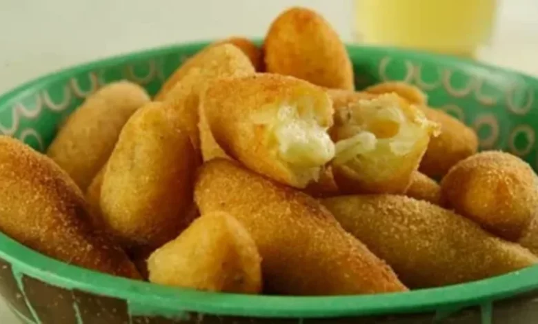 Bolinho de mandioca com queijo