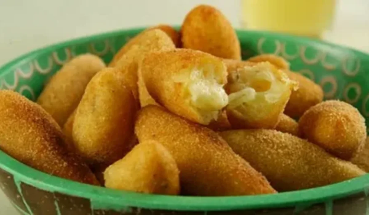 Bolinho de mandioca com queijo