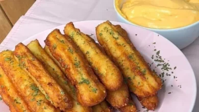 Churros de batata com molho de queijo