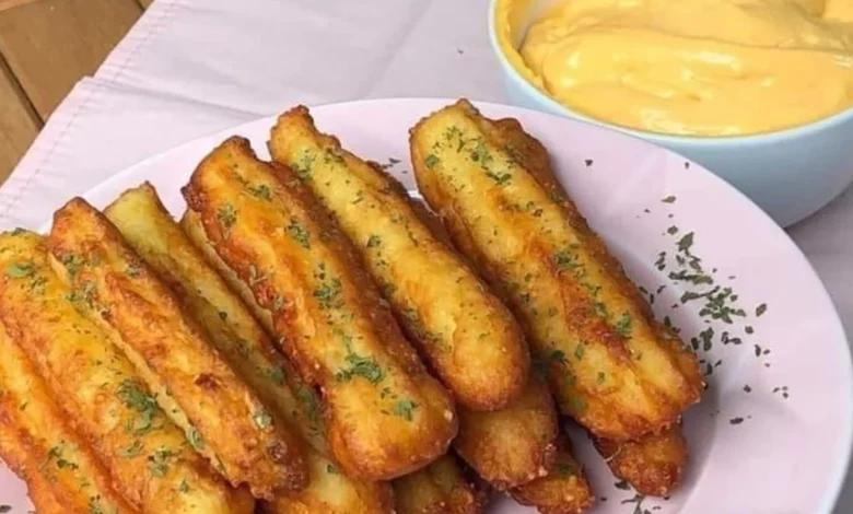 Churros de batata com molho de queijo