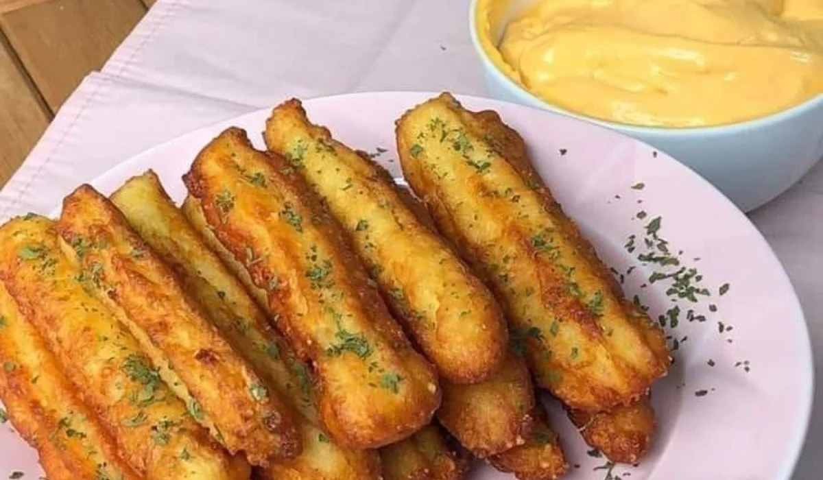 Churros de batata com molho de queijo