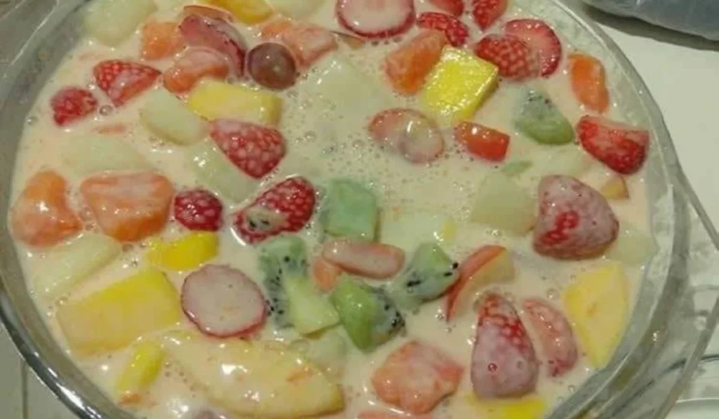 Salada de frutas cremosa