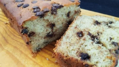 Bolo de banana com gotas de chocolate