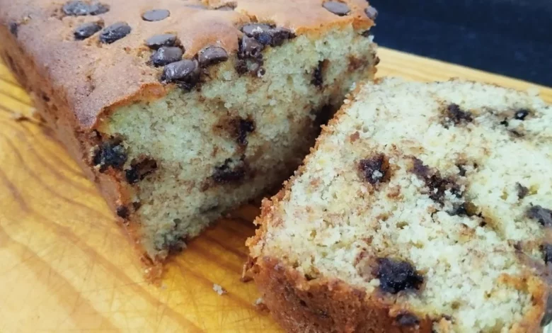 Bolo de banana com gotas de chocolate