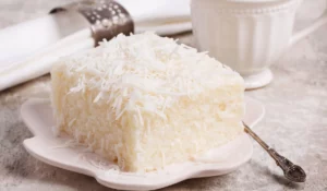 Bolo de coco molhadinho com calda