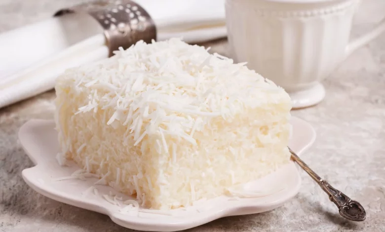 Bolo de coco molhadinho com calda