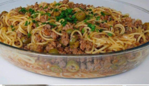 Macarrão na manteiga com carne moída