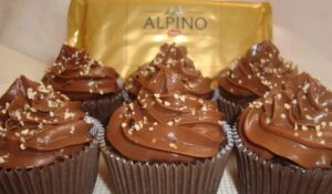 CUPCAKE DE CHOCOLATE e CREME ALPINO