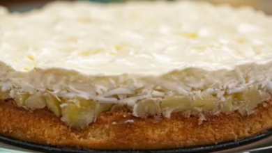 Torta de abacaxi com coco