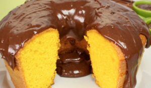 Bolo de Cenoura com Cobertura de Chocolate