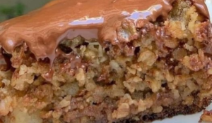 Bolo de Maçã com Aveia e Cobertura de Chocolate: Uma Combinação Irresistível