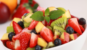 Salada de frutas detox para o verão