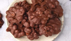 Pé de moleque de chocolate: um Clássico com toque de cacau