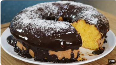 bolo de abóbora com calda de chocolate