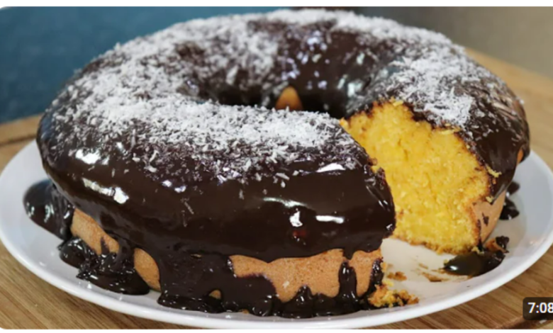 bolo de abóbora com calda de chocolate