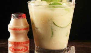 Caipirinha de Leite Fermentado Yakult