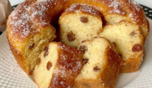 Bolo de Frutas Cristalizadas com Uva Passas 