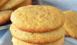 Biscoitos de Laranja e Coco para Servir com Café Quentinho