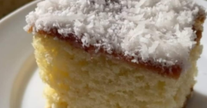 Bolo de Coco com Iogurte Sem Glúten: Sabor e Saúde em Uma Só Receita