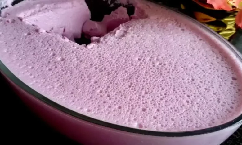 Receita de Sobremesa Selinho de Marido em uma travessa de vidro transparentes