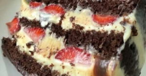 Bolo Bombom de Morango: A Tentação Perfeita para Amantes de Chocolate e Frutas!