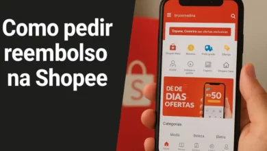 Como pedir reembolso na Shopee: imagem mostrando pessoa segurando smartphone com o aplicativo da Shopee aberto.