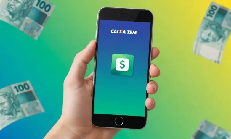 uma mão segurando um celular com aplicativo do caixa tem na tela e notas de 100 reais ao lado representando Empréstimo Caixa Tem