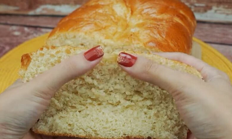 pão de liquidificador fofinho em cima da bancada