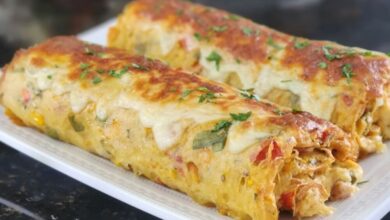 salgado de batata com ovo assado recheado com frango cremoso e gratinado por cima