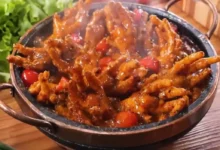 Pé de Frango Mineiro: A Receita que Desmancha na Boca e o Segredo do Sabor Único
