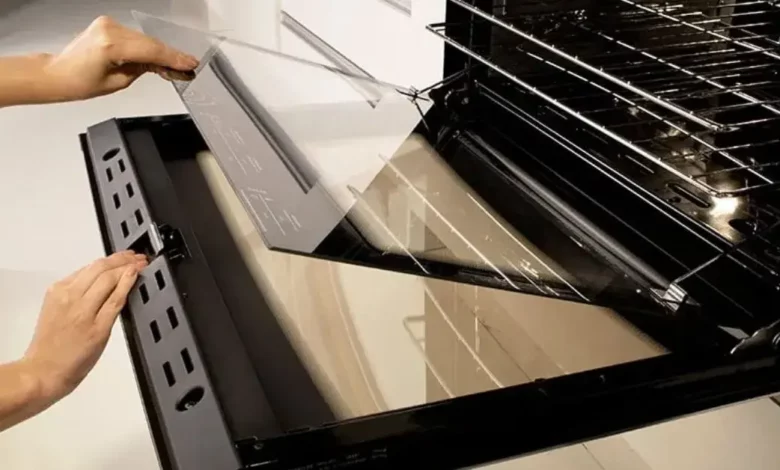 A Maneira Mais Fácil de Limpar Vidro do Forno com 1 Ingrediente